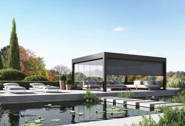 Pergola en aluminium noir avec store sur terrasse